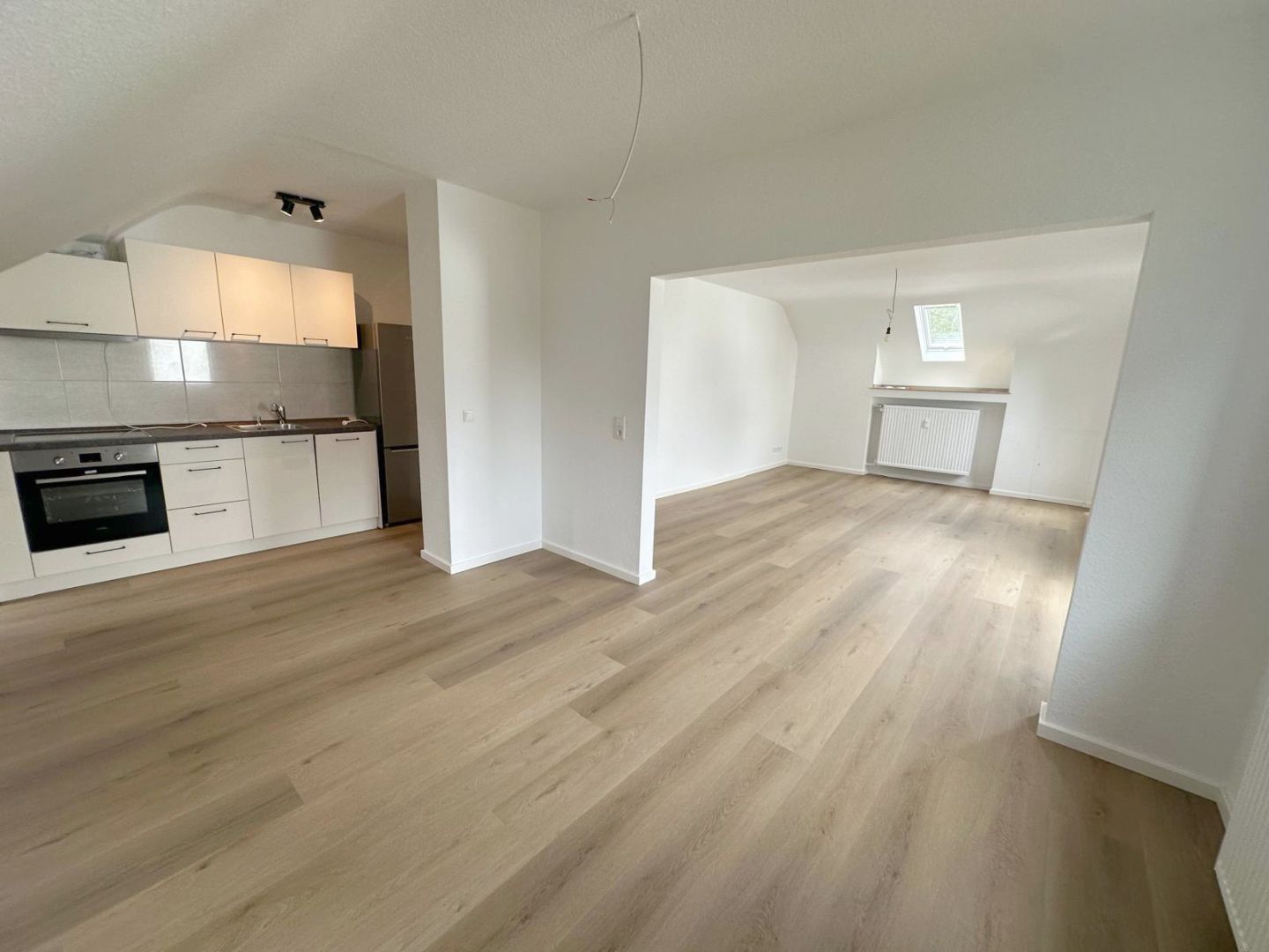 Reserviert! Helle 3-Zimmer-Dachgeschosswohnung mit Einbauküche im Neusser Lukasviertel